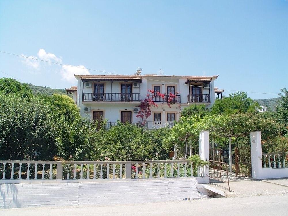 Guesthouse Christos Skópelos Eksteriør bilde